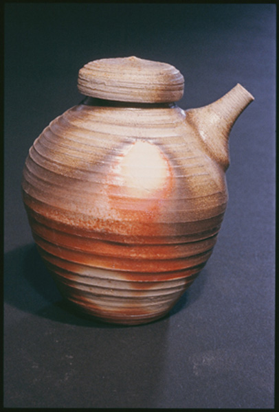 porcelain 
pouring vessel